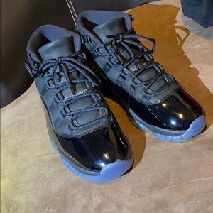 Air Jordan 11 Cap and Gown retro